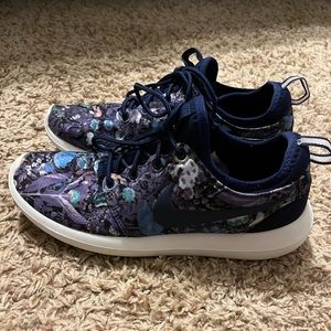 Womens nike floral tennis shoes